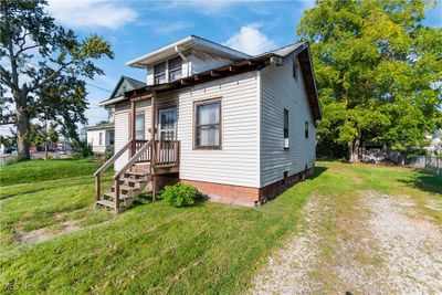 View of front of house featuring a front yard | Image 1