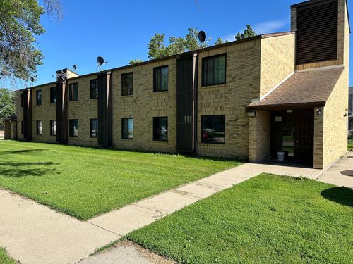 17 9th Ave W, Lisbon, ND, 58054-4218 | Card Image