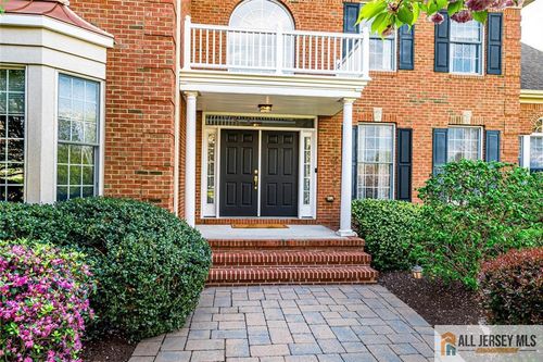 5 Erin Ct, Kendall Park, NJ, 08824-1938 | Card Image