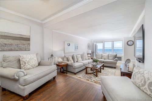 4w-522 Shore Rd, Long Beach, NY, 11561-4549 | Card Image