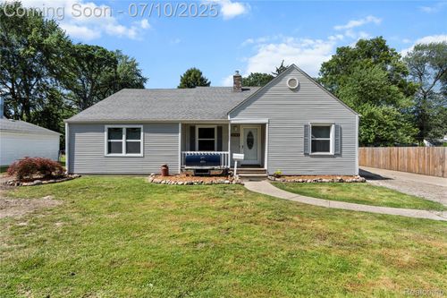 31764 Rosslyn Ave, Garden City, MI, 48135-1346 | Card Image