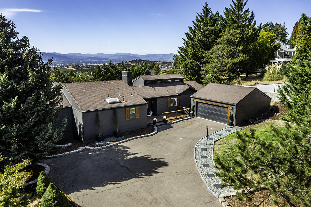 Highcrest Dr, Medford, OR 97504