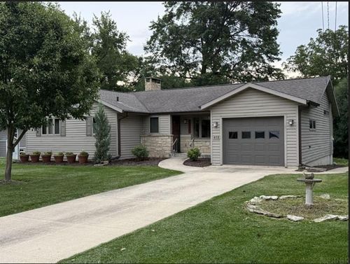 612 Center St, Decorah, IA, 52101-1028 | Card Image