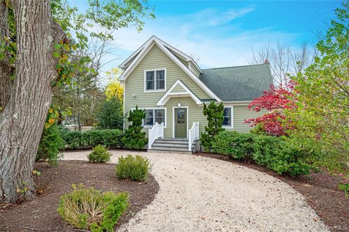 39 Depot Rd, Westhampton, NY, 11977 | Card Image