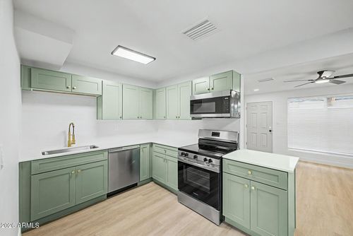 18-1804 E Concorda Dr, Tempe, AZ, 85282-2802 | Card Image