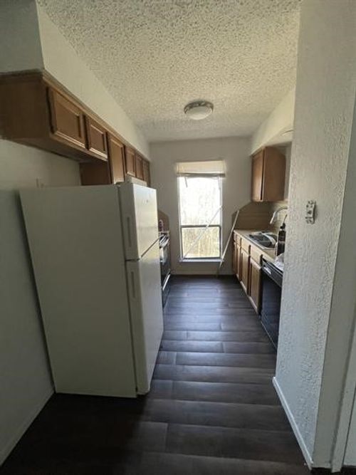 a-1101 Bois Darc St, Lockhart, TX, 78644-1937 | Card Image