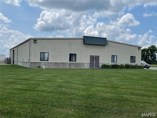 13 Commerce Dr, Freeburg, IL, 62243-3228 | Card Image