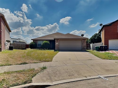 201 Dakota Ridge Dr, Fort Worth, TX, 76134-5337 | Card Image