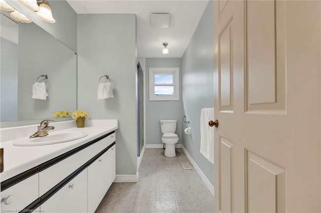 204 Nomad Crt, House other with 4 bedrooms, 2 bathrooms and 4 parking in Kitchener ON | Image 15