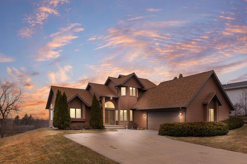 560 Russell Dr, Ripon, WI, 54971-1066 | Card Image