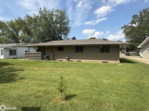 28 Oak Dr, Fort Madison, IA, 52627-2123 | Card Image
