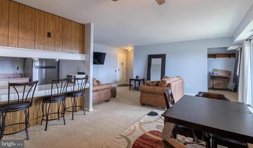 apt-203-1747 Edgewood Hill Cir, HAGERSTOWN, MD, 21740-3332 | Card Image