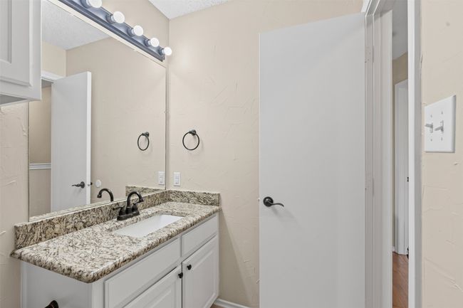 1404 Ranchview Ct, House other with 3 bedrooms, 3 bathrooms and null parking in Carrollton TX | Image 17