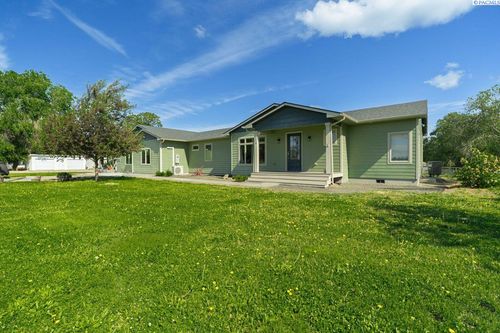 573 E Sunset Dr, Burbank, WA, 99323-9663 | Card Image