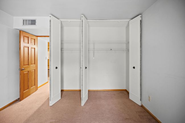 4050 W Rivers Edge Cir, Condo with 2 bedrooms, 1 bathrooms and null parking in Brown Deer WI | Image 36