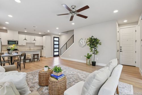 102-140 Claremont Ave, San Antonio, TX, 78209-6723 | Card Image