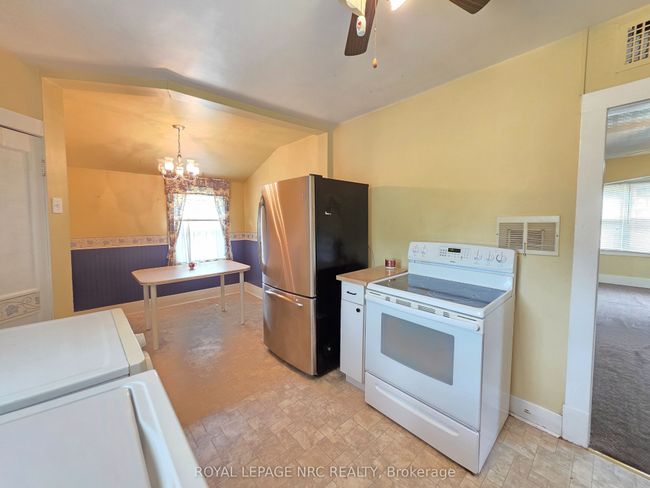 103 Main St E, House other with 2 bedrooms, 1 bathrooms and 2 parking in Port Colborne ON | Image 9