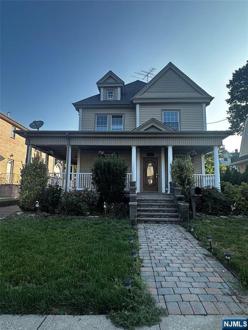 953 Maple Ave, Ridgefield, NJ, 07657-1107 | Card Image