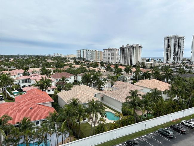 909 - 1000 Parkview Dr, Condo with 3 bedrooms, 2 bathrooms and null parking in Hallandale Beach FL | Image 15