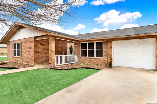 1501 Longhorn, Floresville, TX, 78114 | Card Image