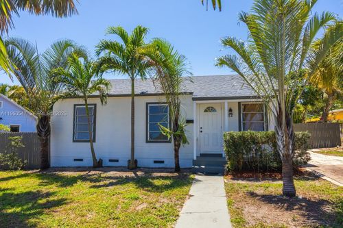 812 33rd St, West Palm Beach, FL, 33407-4706 | Card Image