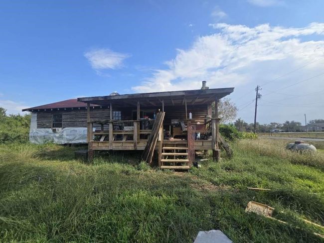 4012 County Road 461 A, House other with 2 bedrooms, 1 bathrooms and null parking in Brazoria TX | Image 4