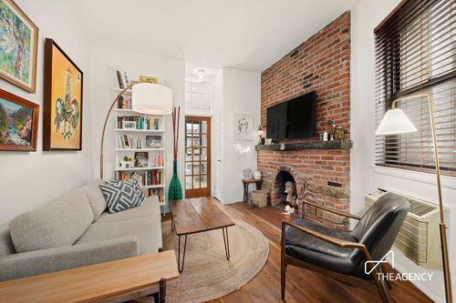 4b-252 W 20th St, New York, NY, 10011-3528 | Card Image
