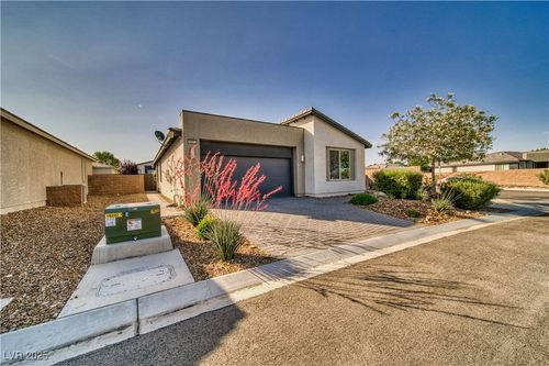 5091 E Beacon Ridge Dr, Pahrump, NV, 89061-7603 | Card Image