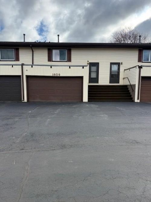 1609 Keystone Dr, Albert Lea, MN, 56007-2154 | Card Image