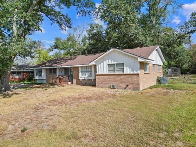 120 State Highway 75, House other with 5 bedrooms, 1 bathrooms and null parking in Huntsville TX | Image 1