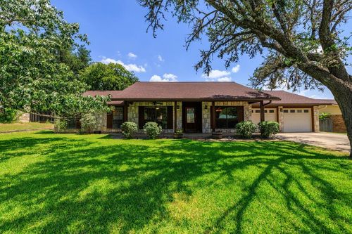 415 Meadow Ridge Dr, Kerrville, TX, 78028-3824 | Card Image