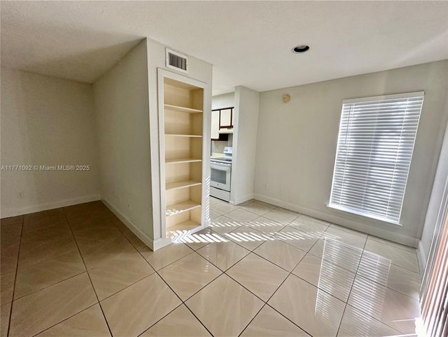 APT-513 - 915 Riverside Dr, Condo with 2 bedrooms, 2 bathrooms and null parking in Coral Springs FL | Image 6