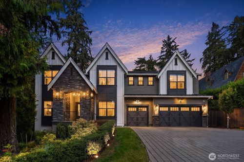 10668 Se 32nd St, Bellevue, WA, 98004-7439 | Card Image