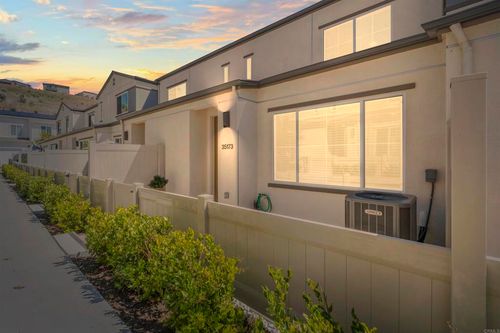 35173 Grove Trl, Fallbrook, CA, 92028-6547 | Card Image