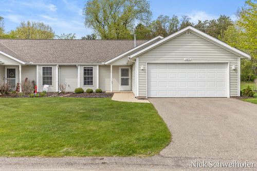 11877 Willow Wood N, Holland, MI, 49424-8975 | Card Image