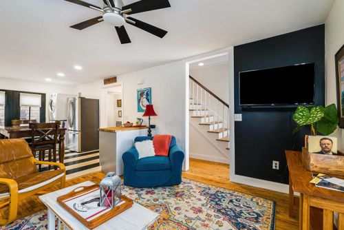 917 W Beverley St, STAUNTON, VA, 24401-4003 | Card Image