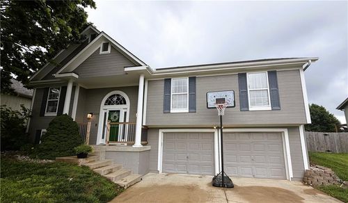 2304 Summerfield Dr, Blue Springs, MO, 64029-8330 | Card Image