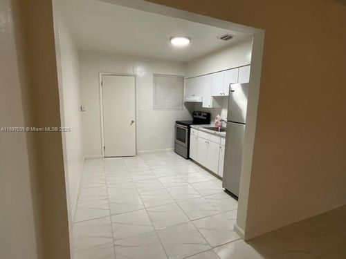 2760-2760 Nw 47th St, Miami, FL, 33142-3520 | Card Image