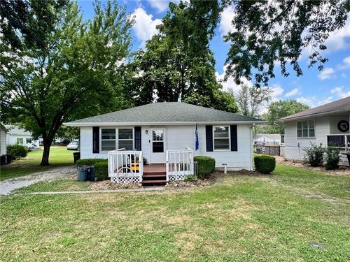 722 W 29th St, Higginsville, MO, 64037-1820 | Card Image