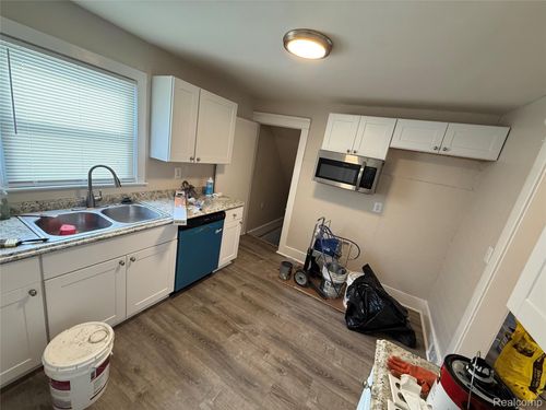 98 Thorpe St, Pontiac, MI, 48341-1368 | Card Image