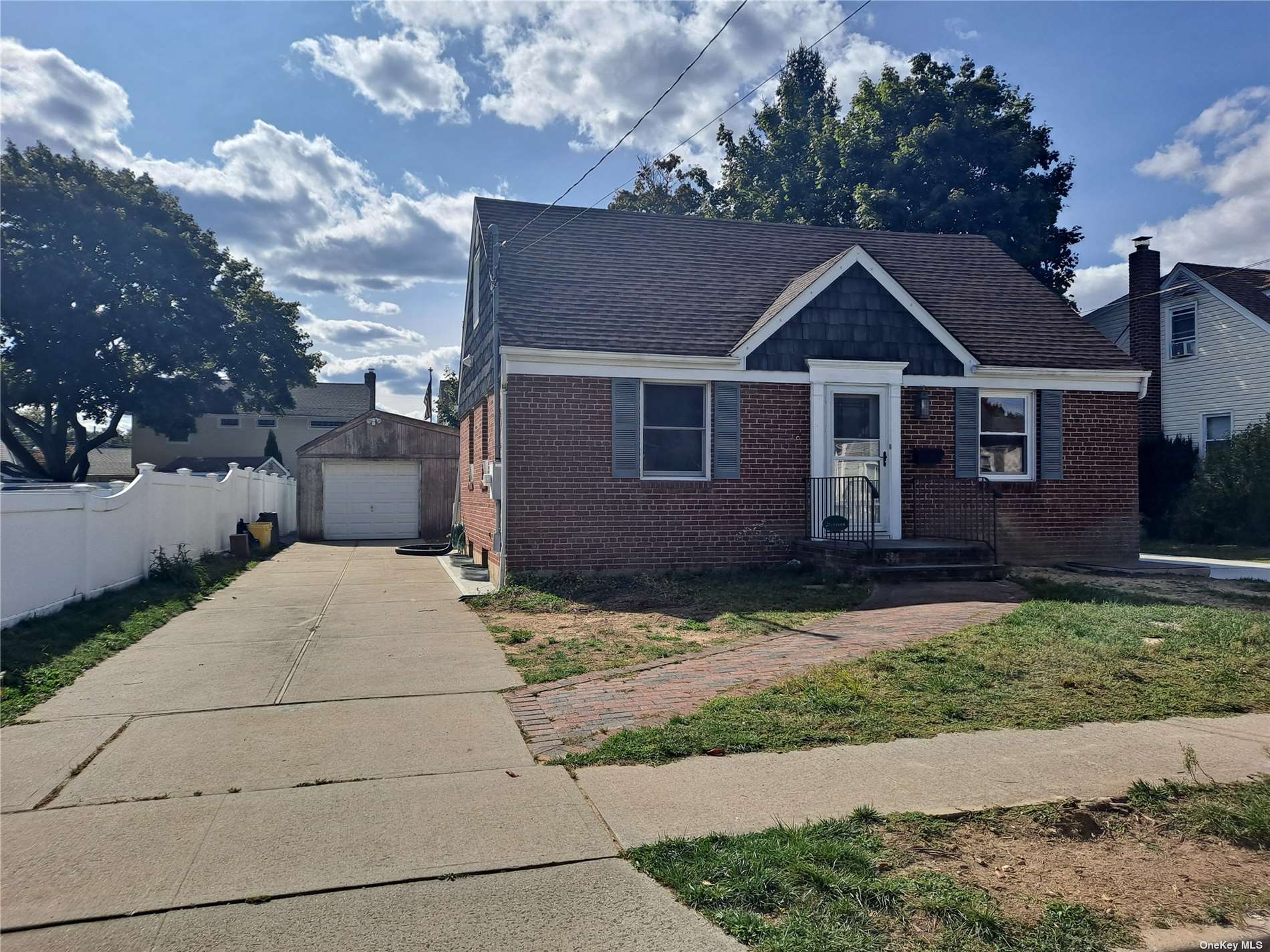 1STFL 16 Cedar Drive, For Rent in Farmingdale Zoocasa