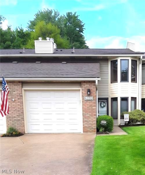15504 Roxboro Dr, Middleburg Heights, OH, 44130-8347 | Card Image