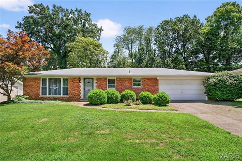 34 Whiteside Dr, Belleville, IL, 62221-2543 | Card Image