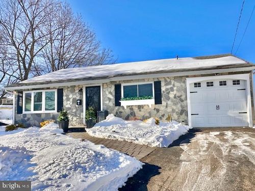 10 Willow Court, Parlin, NJ, 08859 | Card Image