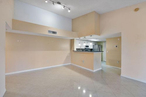 303-5011 Wiles Rd, Coconut Creek, FL, 33073-4203 | Card Image