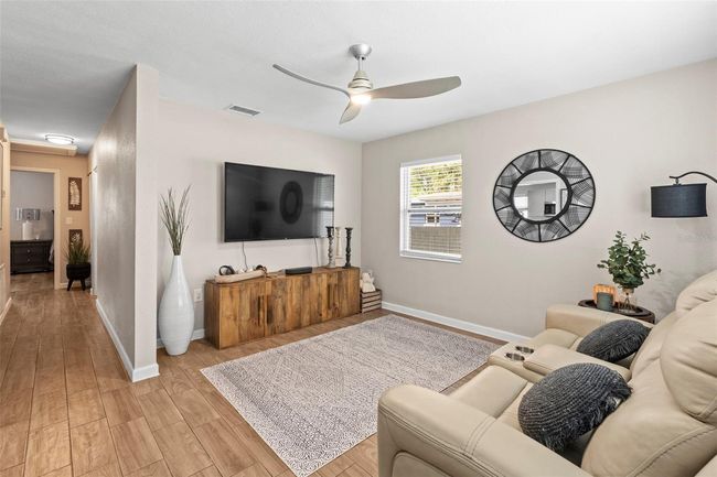 512 Flame Tree Dr, House other with 2 bedrooms, 1 bathrooms and null parking in APOLLO BEACH FL | Image 4