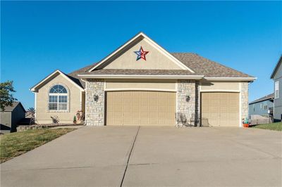 1300 Belinder Drive, House other with 3 bedrooms, 2 bathrooms and null parking in Raymore MO | Image 2