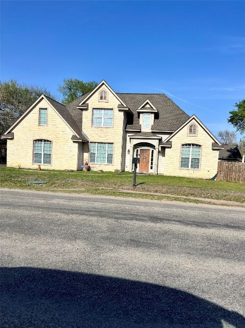 312 Country Club Dr, La Grange, TX, 78945-5715 | Card Image