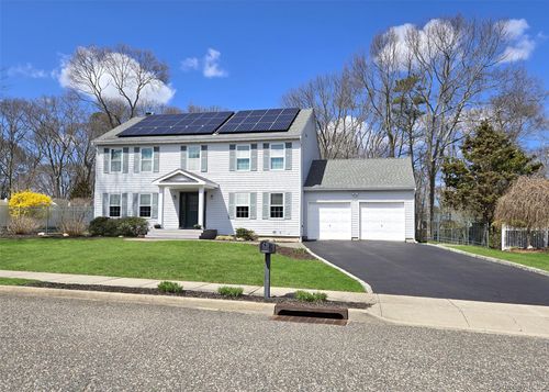 5 Dorothy Ln, Holbrook, NY, 11741-3515 | Card Image