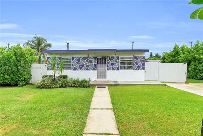 10420 Sw 182nd St, House other with 2 bedrooms, 1 bathrooms and null parking in Miami FL | Image 3